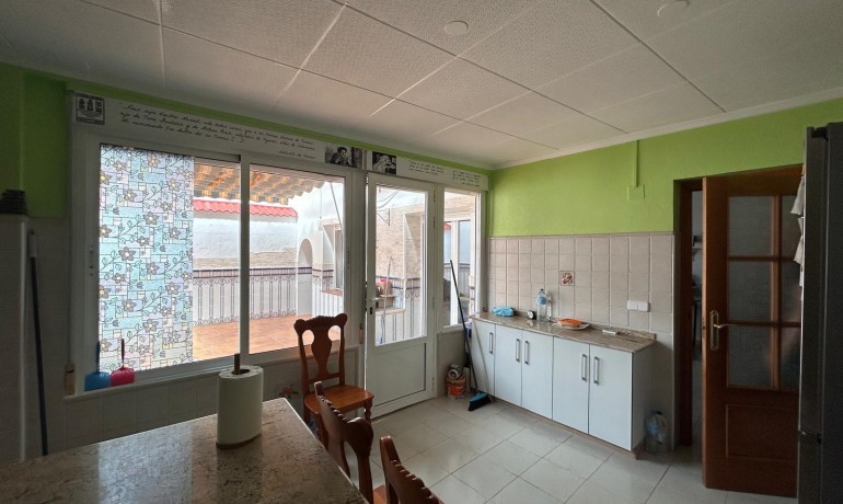 Sale - House -
Jacarilla