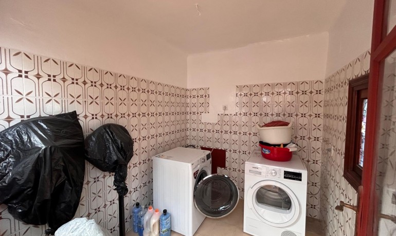 Sale - House -
Jacarilla