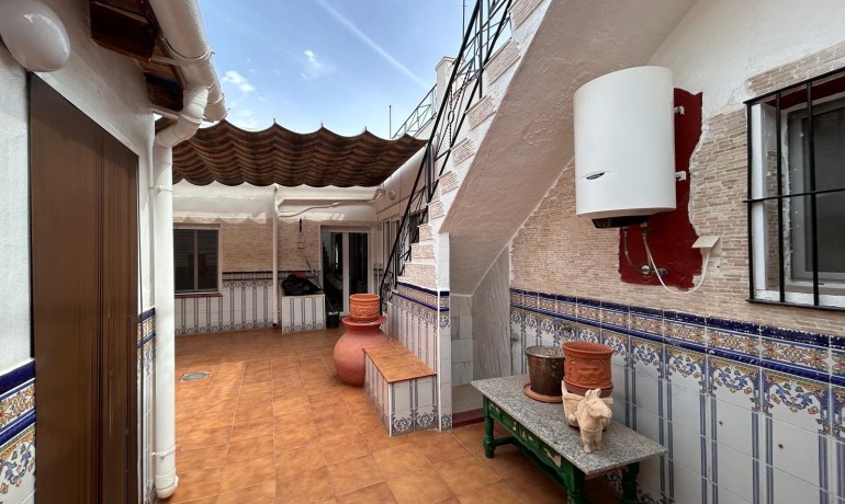 Sale - House -
Jacarilla