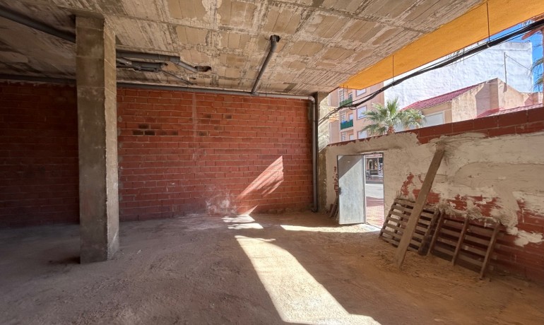 Herverkoop - Reclame -
Jacarilla