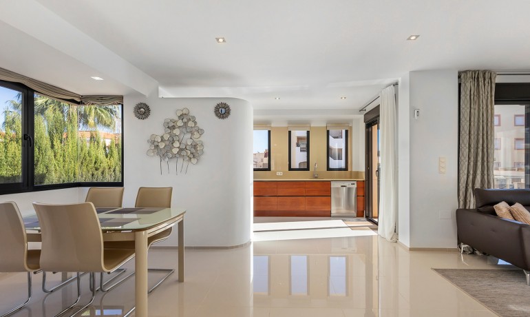 Herverkoop - Villa -
Orihuela Costa - La Zenia