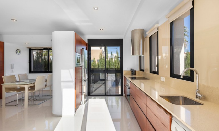 Herverkoop - Villa -
Orihuela Costa - La Zenia