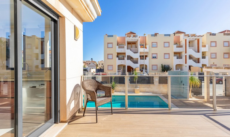 Herverkoop - Villa -
Orihuela Costa - La Zenia