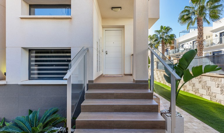 Herverkoop - Villa -
Orihuela Costa - La Zenia