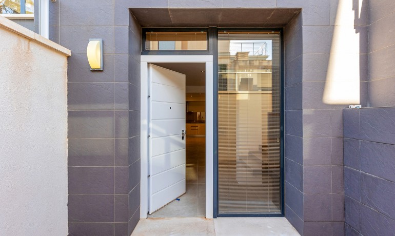 Herverkoop - Villa -
Orihuela Costa - La Zenia