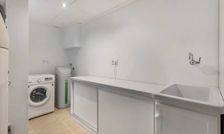 Herverkoop - Villa -
Orihuela Costa - La Zenia