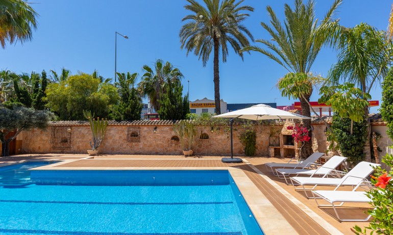 Herverkoop - Villa -
Orihuela Costa - Punta Prima