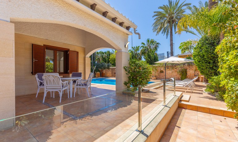 Herverkoop - Villa -
Orihuela Costa - Punta Prima