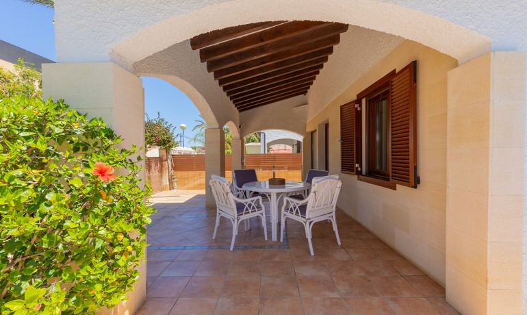 Herverkoop - Villa -
Orihuela Costa - Punta Prima