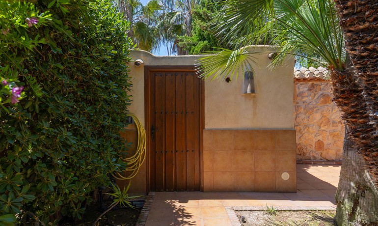 Herverkoop - Villa -
Orihuela Costa - Punta Prima