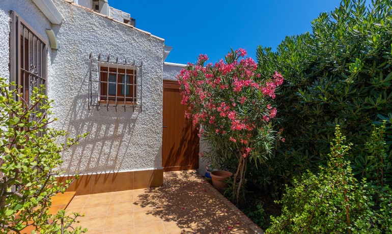 Herverkoop - Villa -
Orihuela Costa - Punta Prima