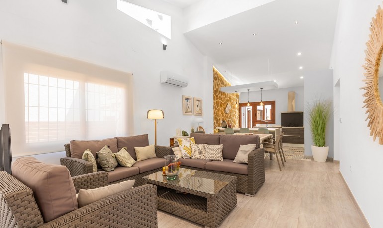 Herverkoop - Villa -
Orihuela Costa - Punta Prima