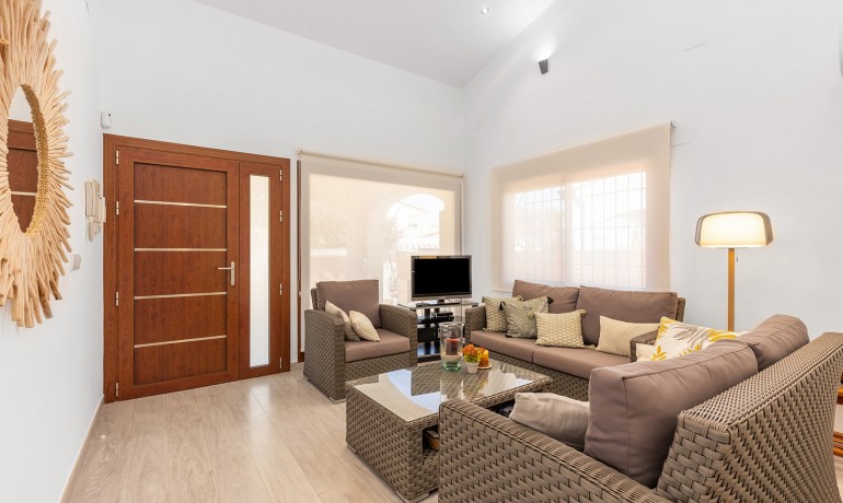 Herverkoop - Villa -
Orihuela Costa - Punta Prima