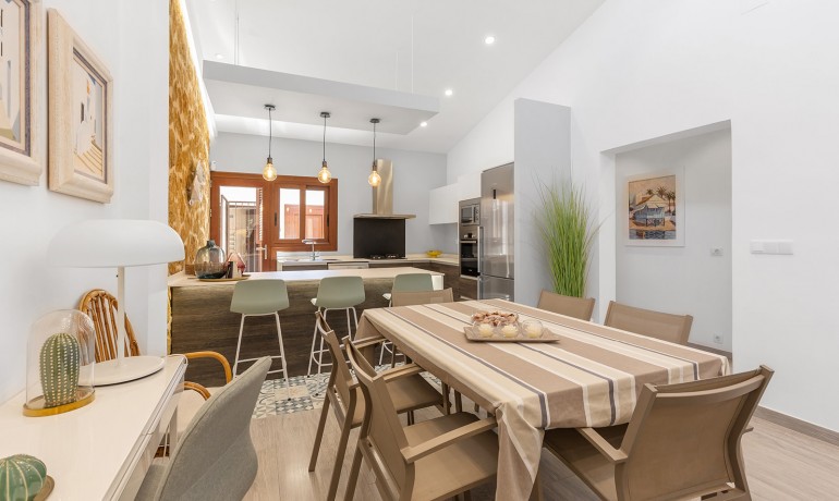 Herverkoop - Villa -
Orihuela Costa - Punta Prima