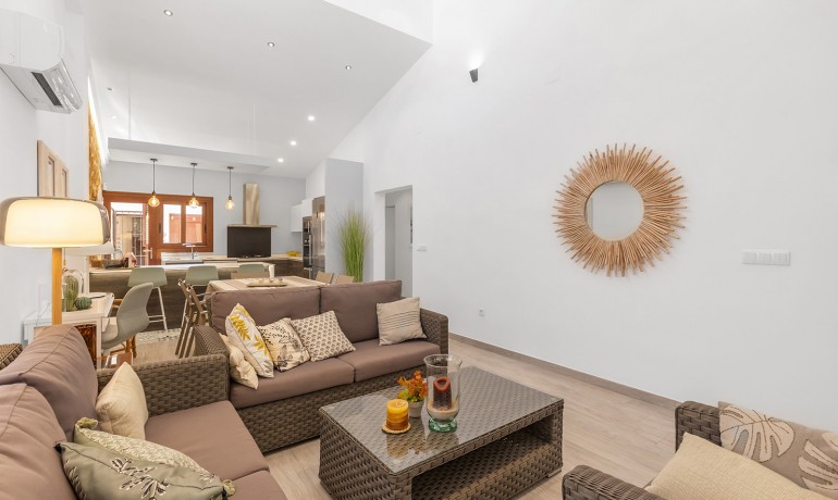 Herverkoop - Villa -
Orihuela Costa - Punta Prima