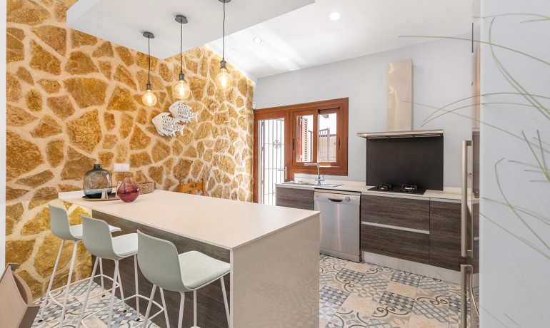 Herverkoop - Villa -
Orihuela Costa - Punta Prima