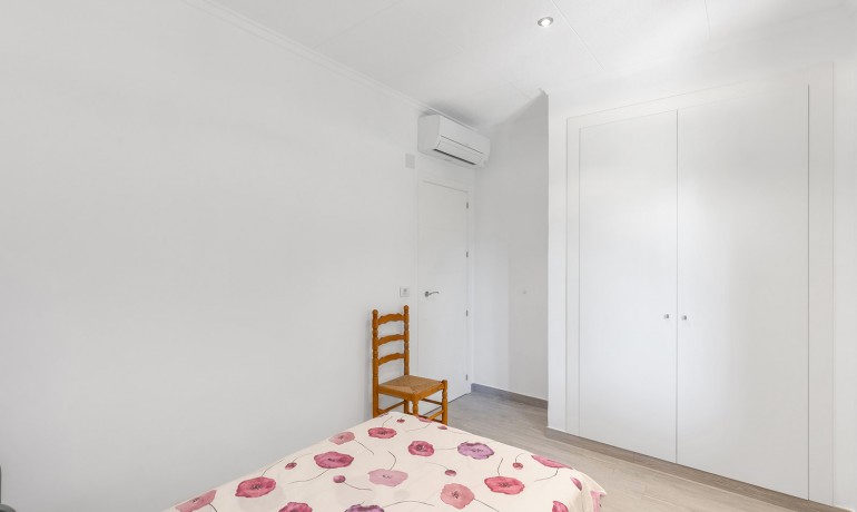 Herverkoop - Villa -
Orihuela Costa - Punta Prima