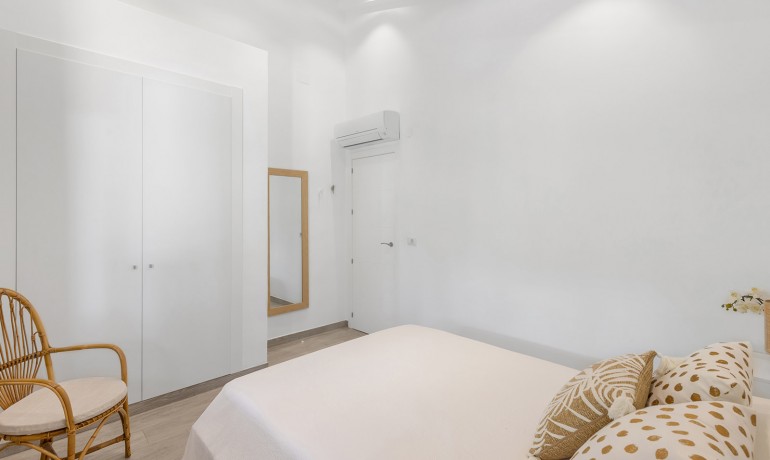 Herverkoop - Villa -
Orihuela Costa - Punta Prima