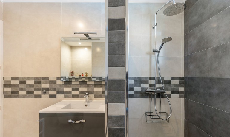 Herverkoop - Villa -
Orihuela Costa - Punta Prima