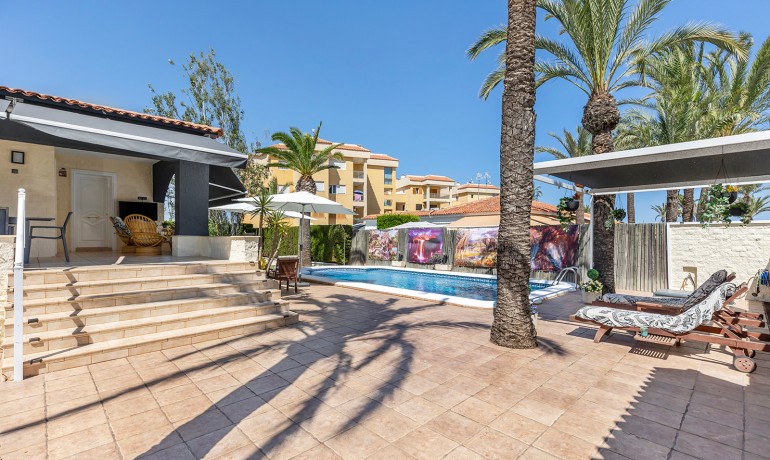 Herverkoop - Villa -
Torrevieja - Rocio del Mar
