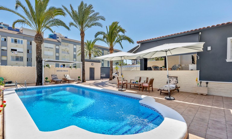 Herverkoop - Villa -
Torrevieja - Rocio del Mar