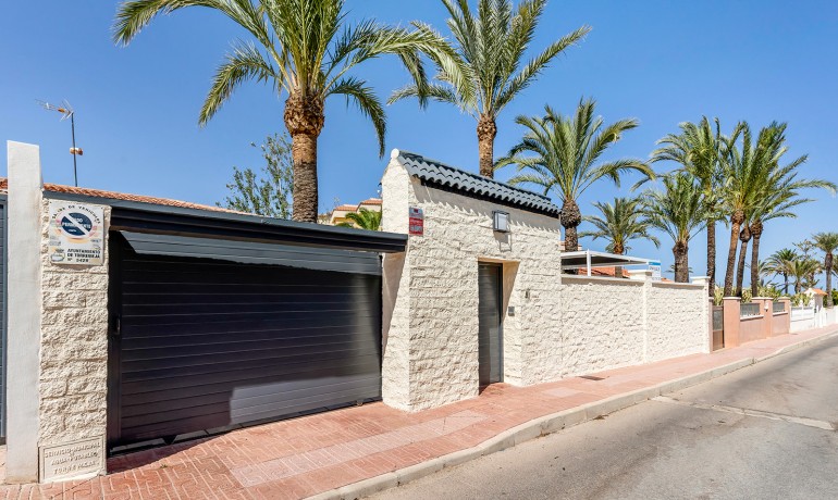 Herverkoop - Villa -
Torrevieja - Rocio del Mar