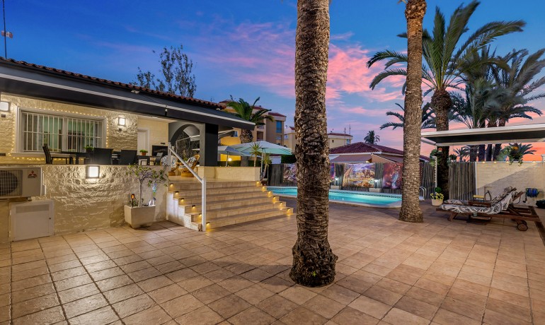 Herverkoop - Villa -
Torrevieja - Rocio del Mar