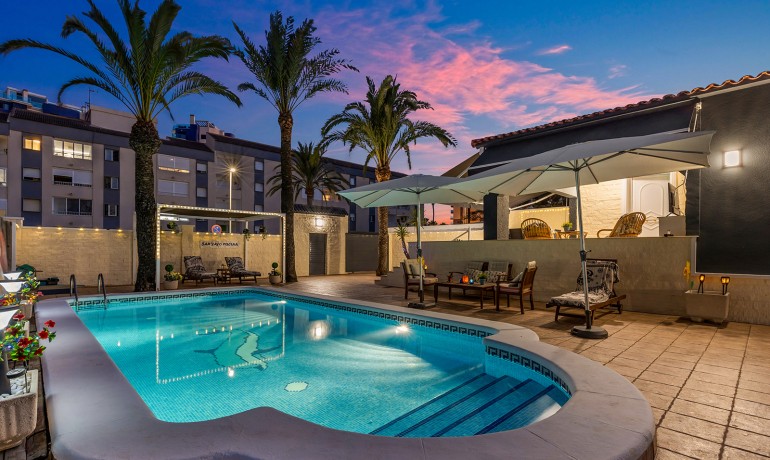 Herverkoop - Villa -
Torrevieja - Rocio del Mar