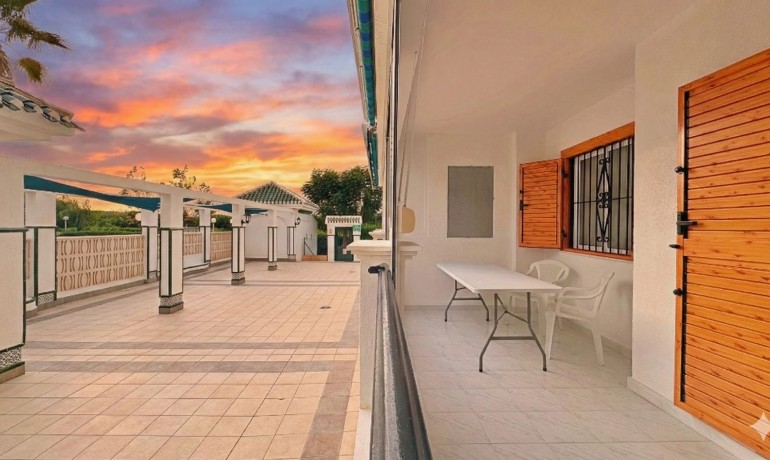 Herverkoop - Appartement / Flat -
La Mata - La Mata - Town