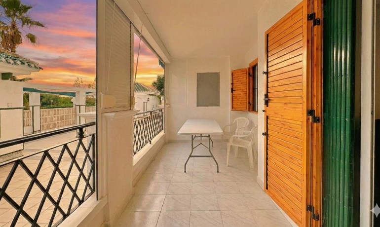 Herverkoop - Appartement / Flat -
La Mata - La Mata - Town