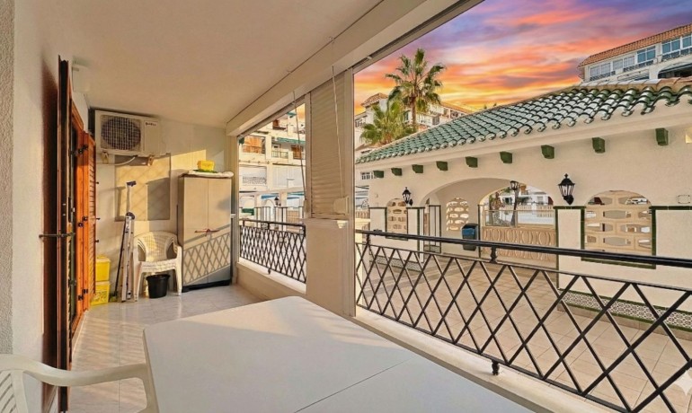 Herverkoop - Appartement / Flat -
La Mata - La Mata - Town