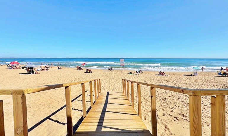 Herverkoop - Appartement / Flat -
La Mata - La Mata - Town