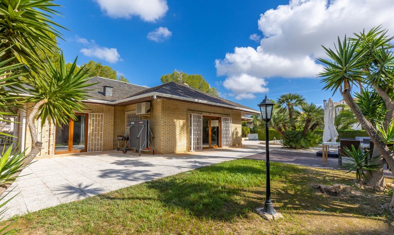 Herverkoop - Villa -
Orihuela Costa - Las Filipinas