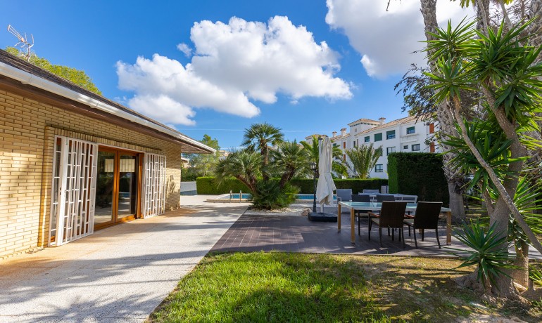 Herverkoop - Villa -
Orihuela Costa - Las Filipinas