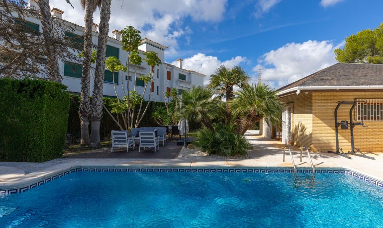 Herverkoop - Villa -
Orihuela Costa - Las Filipinas