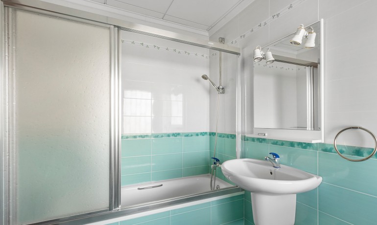 Herverkoop - Villa -
Orihuela Costa - Las Filipinas