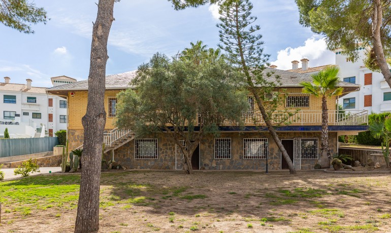 Herverkoop - Villa -
Orihuela Costa - Las Filipinas