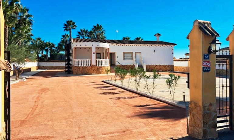 Herverkoop - Finca / Landgoed -
Catral - Catral - Country