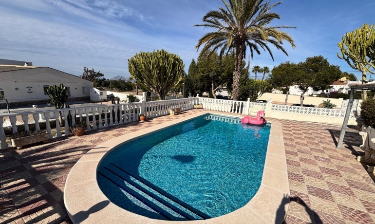 Herverkoop - Villa -
Cuidad Quesada* - CENTRO