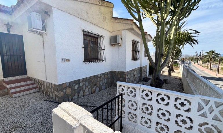 Herverkoop - Villa -
Cuidad Quesada* - CENTRO