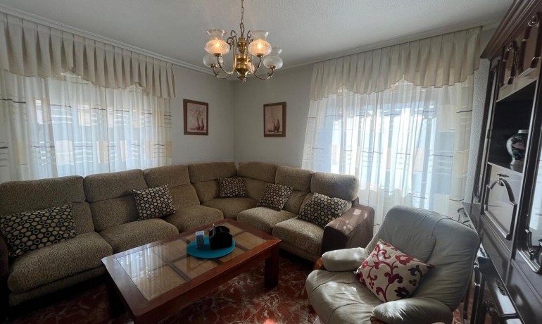 Herverkoop - Huis -
Algorfa* - Algorfa