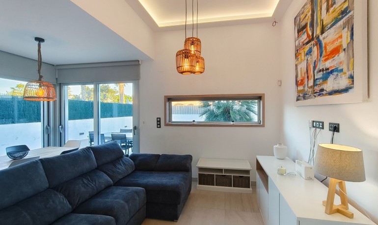 Herverkoop - Villa -
Guardamar del Segura* - El Raso