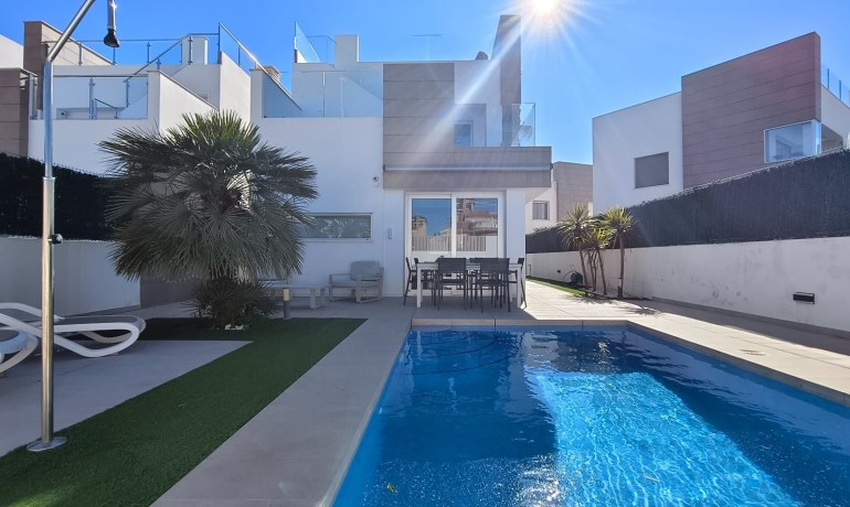 Herverkoop - Villa -
Guardamar del Segura* - El Raso