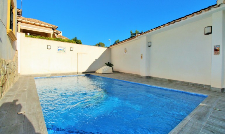 Herverkoop - Villa -
Playa Flamenca