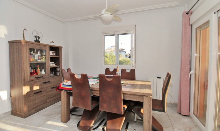 Herverkoop - Villa -
Playa Flamenca