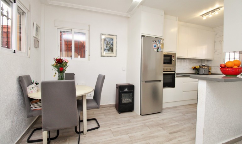 Herverkoop - Villa -
Playa Flamenca