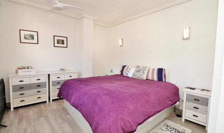 Herverkoop - Villa -
Playa Flamenca