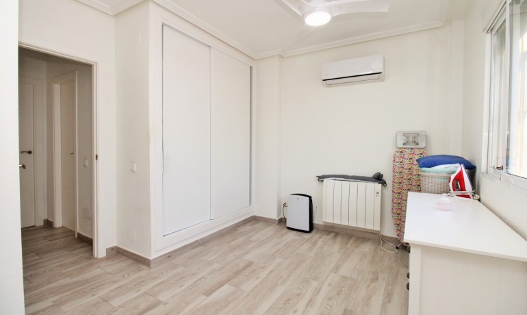 Herverkoop - Villa -
Playa Flamenca