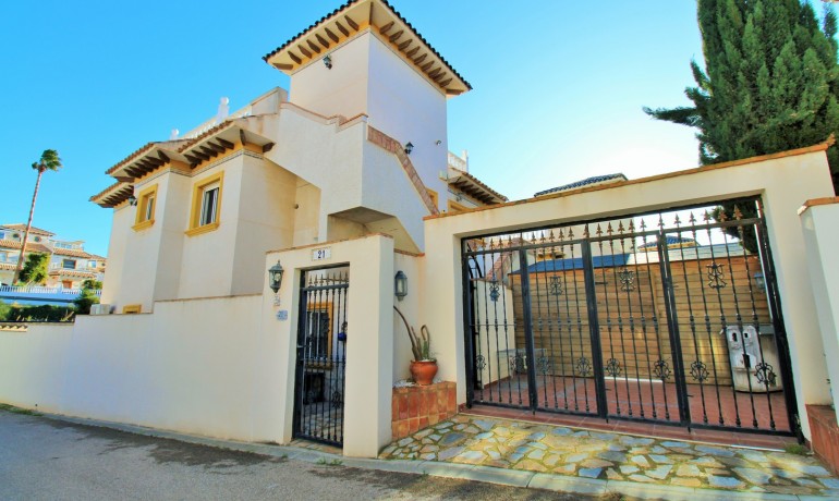 Herverkoop - Villa -
Playa Flamenca