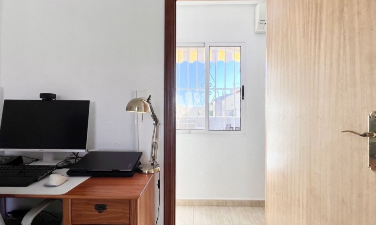 Herverkoop - Huis -
Torrevieja* - La Siesta*